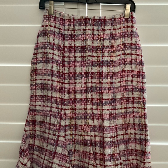 St. John jacket and skirt suit. - Picture 12 of 14